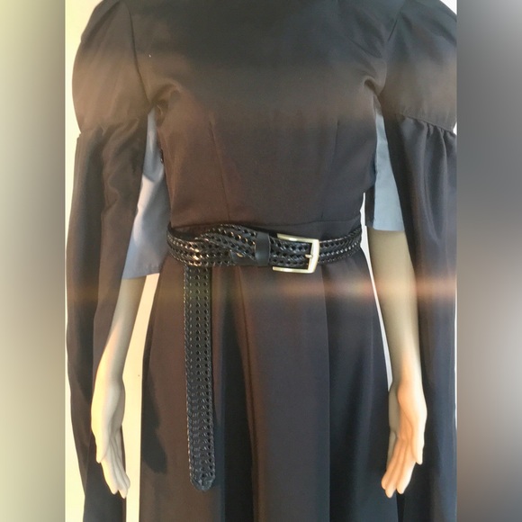 Game of Thrones-subshirt & black over-dress with exaggerated long, split sleeves - Picture 10 of 12